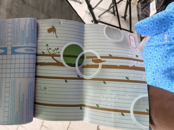 Papier peint adhésif décoratif