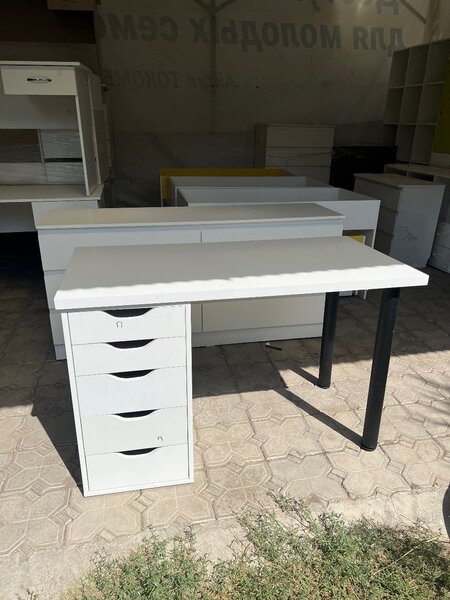 Стол сделанный под ИКЕА НОВЫЙ!!! С доставкой по городу!!!
