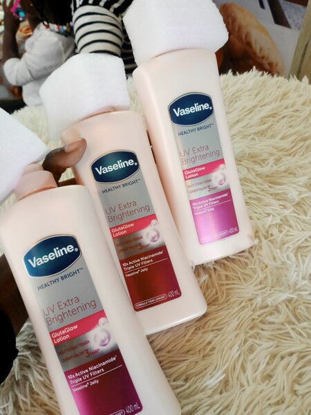 Uv extra brightening Vaseline