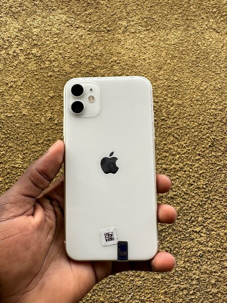 IPHONE 11 SIMPLE 64 G QUASI NEUF COLIS IMPORTER