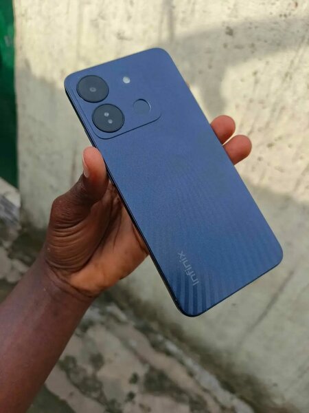 Smartphone Infinix moderne