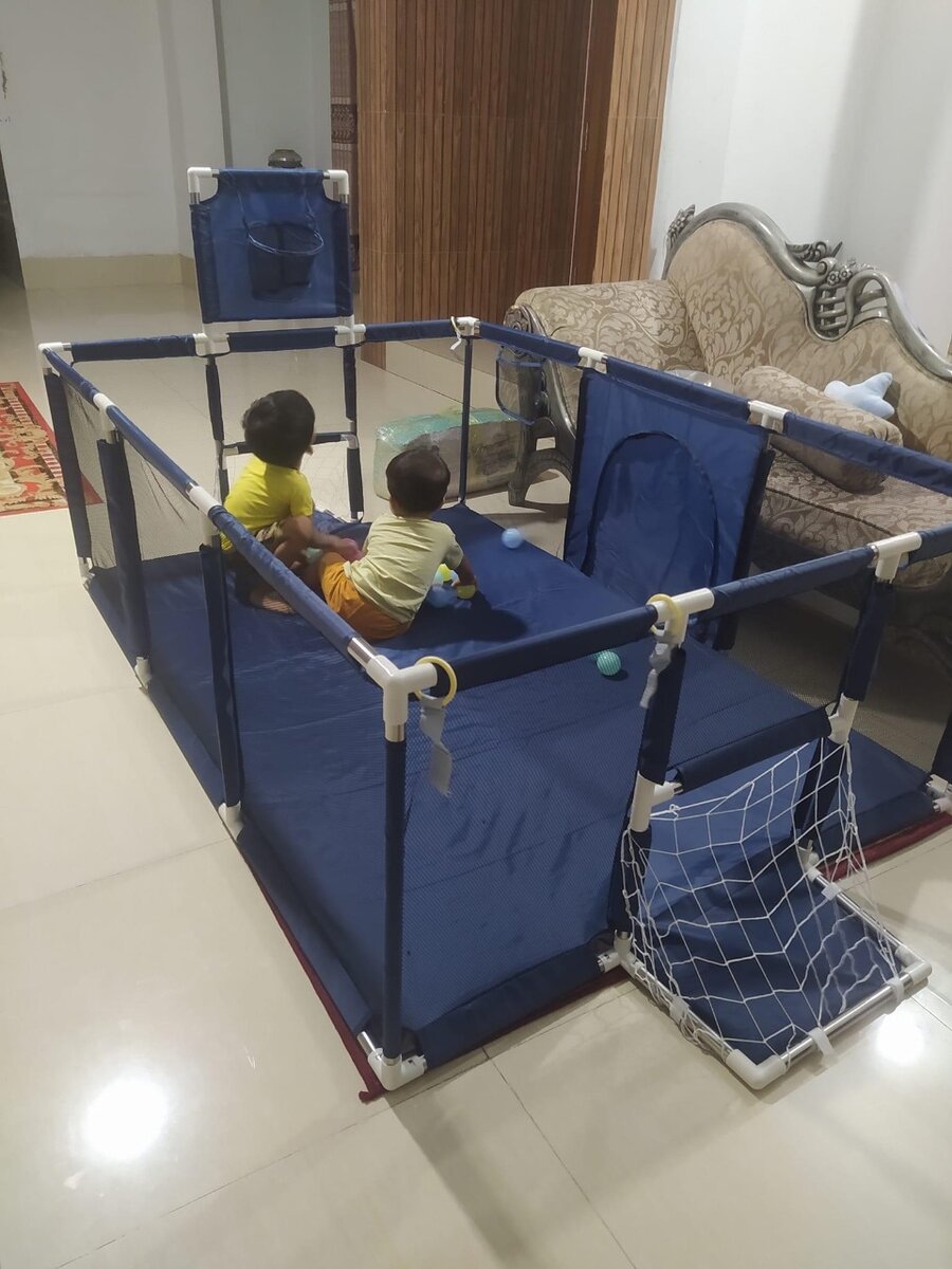 Baby playpen  with 30 soft balls