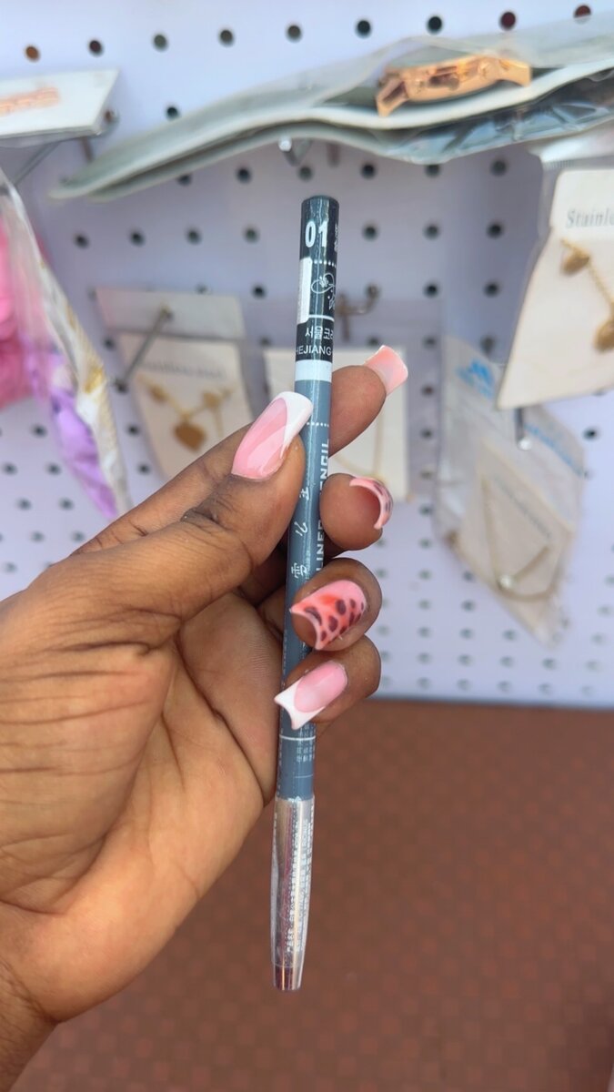 Crayon à sourcils longue tenue