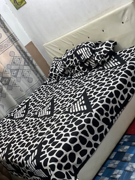 3 pillow cases 1 bedsheet