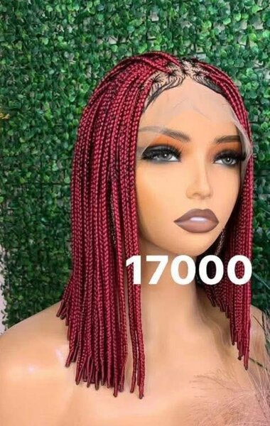 Perruque tressée rouge élégante