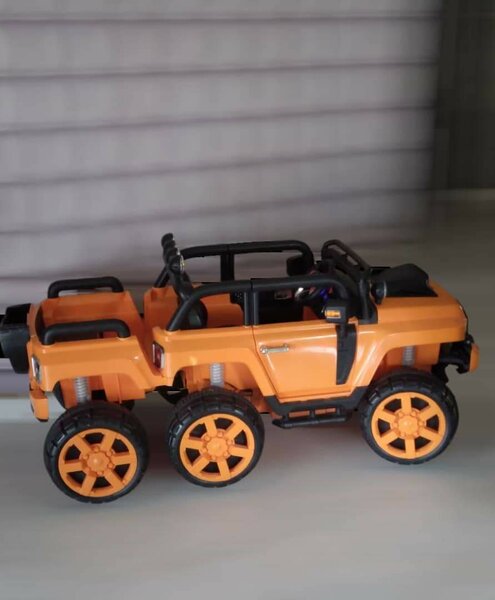 Kids jeep car with six tires