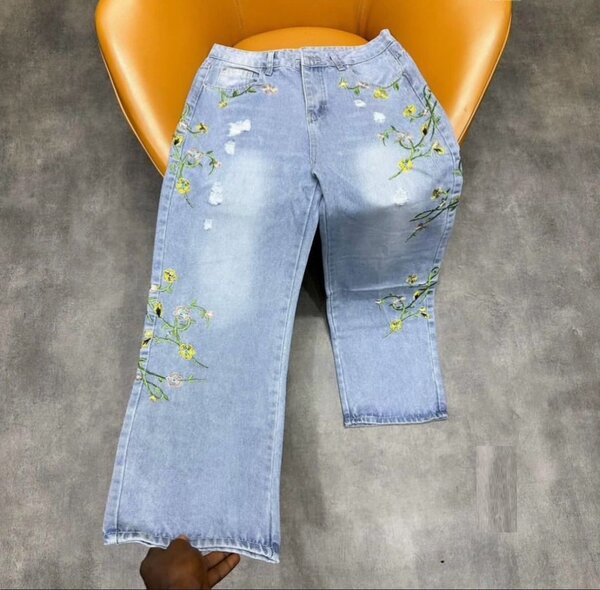 Jeans en denim fleuris