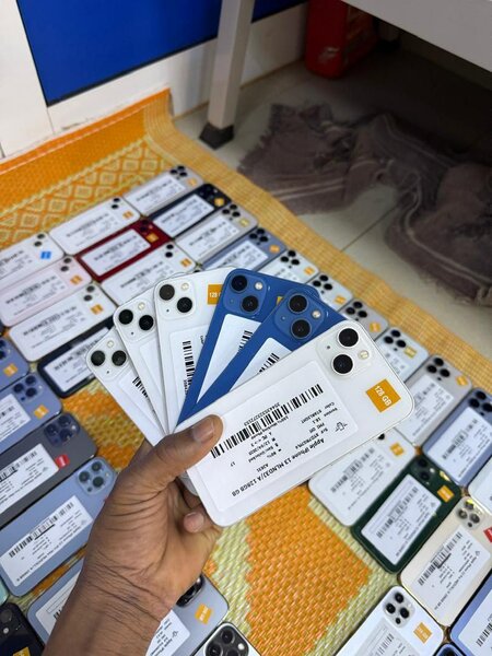 IPHONE 13 SIMPLE CASI NEUF