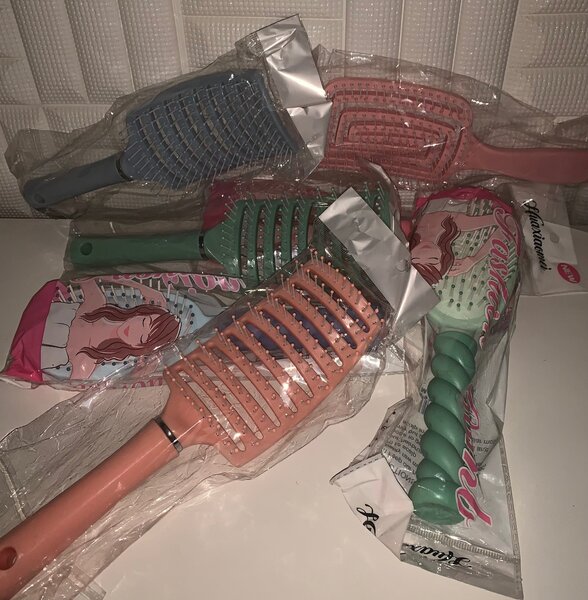 Hotcombs/detangling brushes