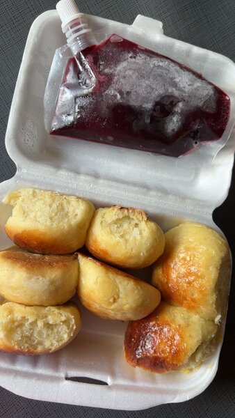 Petits Pains avec Confiture
