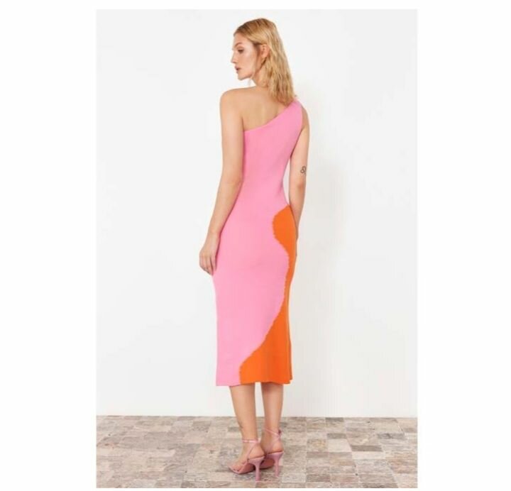 Robe asymétrique colorée