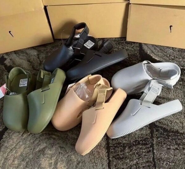 Sandale disponible en différente couleur