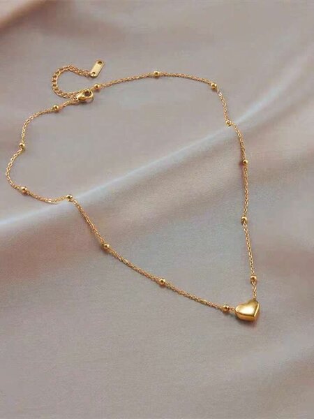 Collier doré avec pendentifs