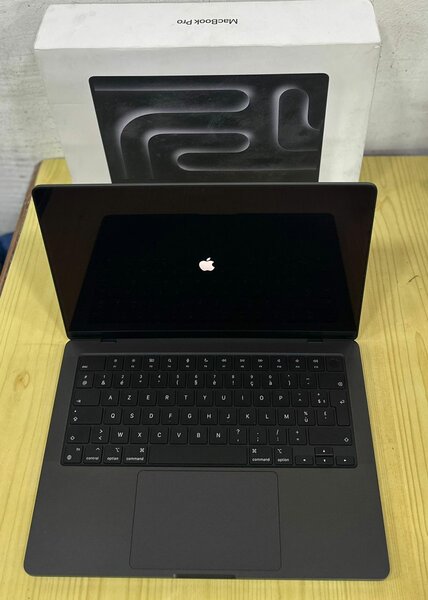 TRÈS BON PC MacBook Pro M3 (Retina 14.5 pouce 2023)