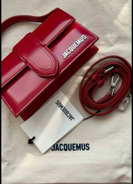 Sac à main rouge en cuir