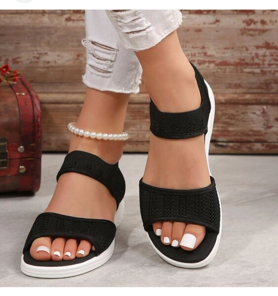 Sandales noires en maille