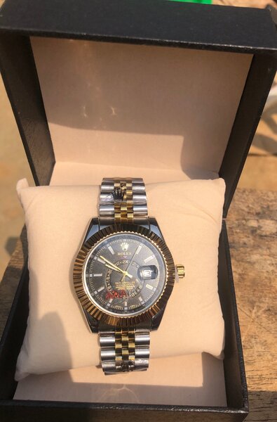 Montre élégante en acier