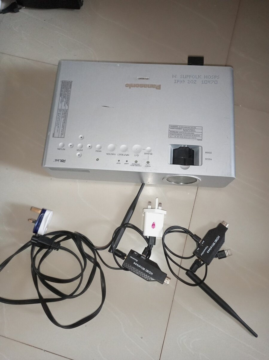 Rent Projector + 50m Wireless Hdmi + Tripod Screen