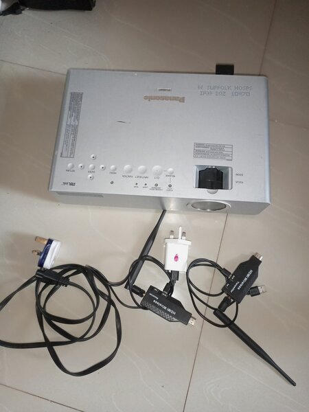 Rent Projector + 50m Wireless Hdmi + Tripod Screen