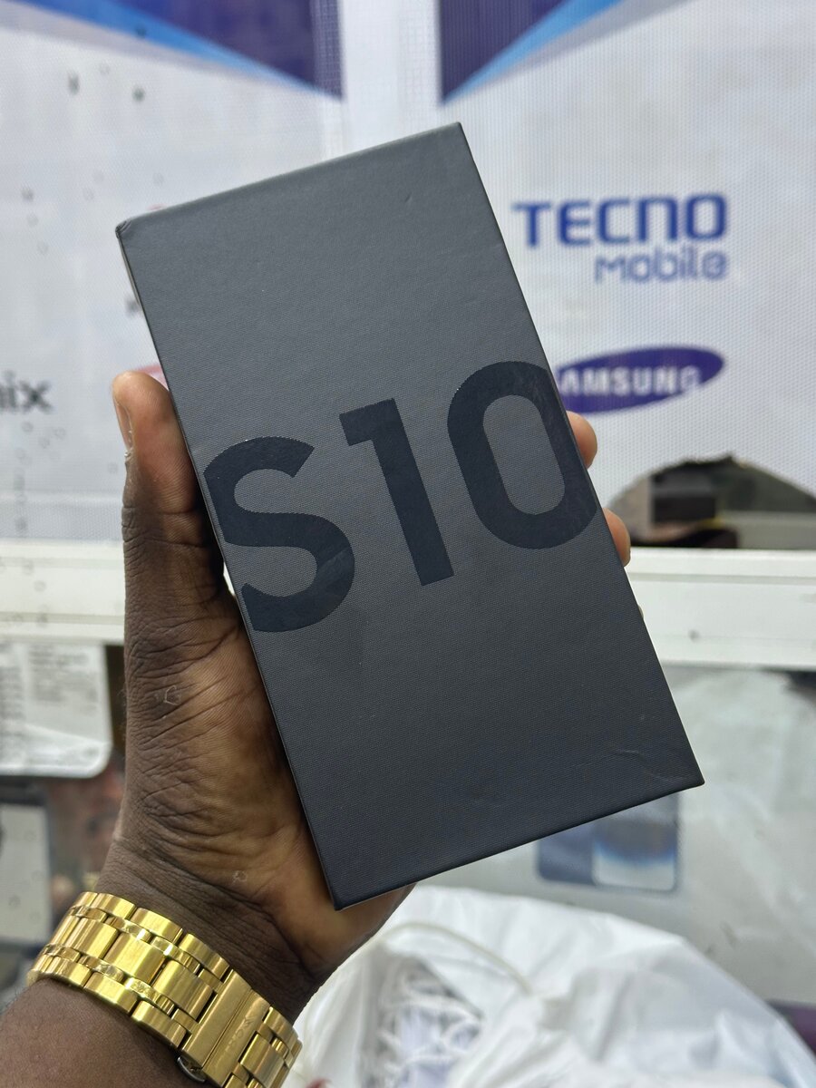 Samsung Galaxy S10 Smartphone