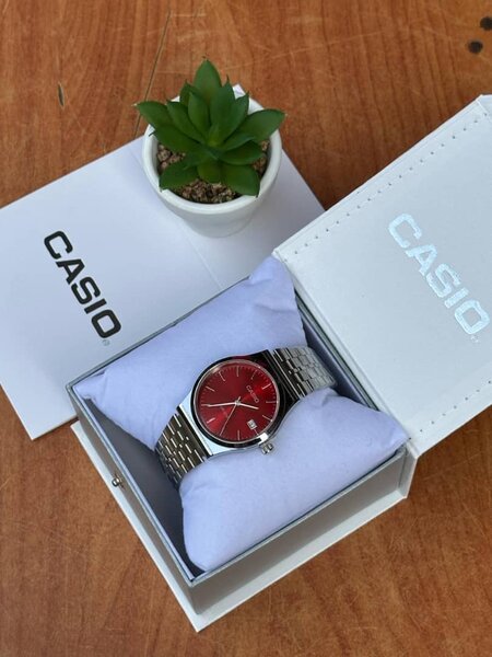 Montre Casio Classique Rouge