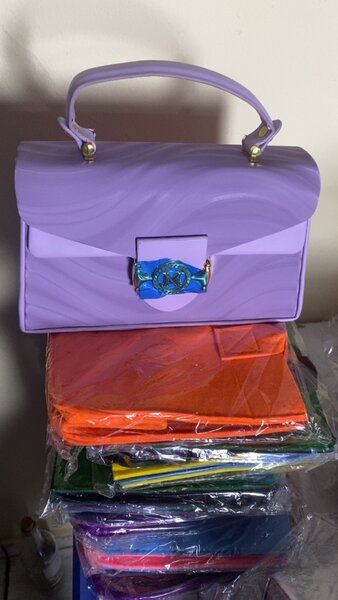 Sac à main violet élégant