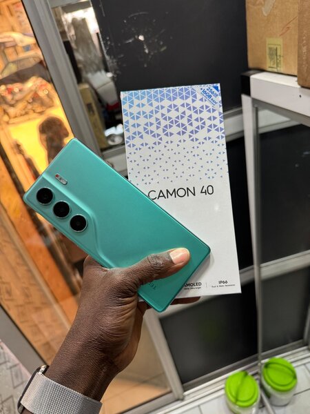 Tecno Camon40