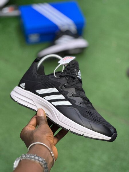 Chaussures de sport Adidas