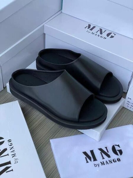 Claquettes de luxe élégantes