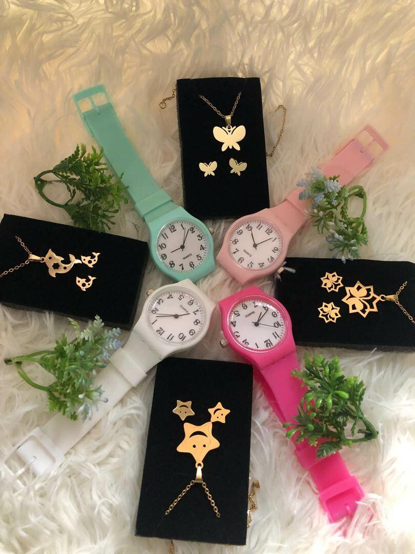 Ensemble Montres et Bijoux Colorés