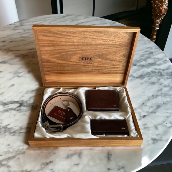 Новый подарочный кожаный  набор