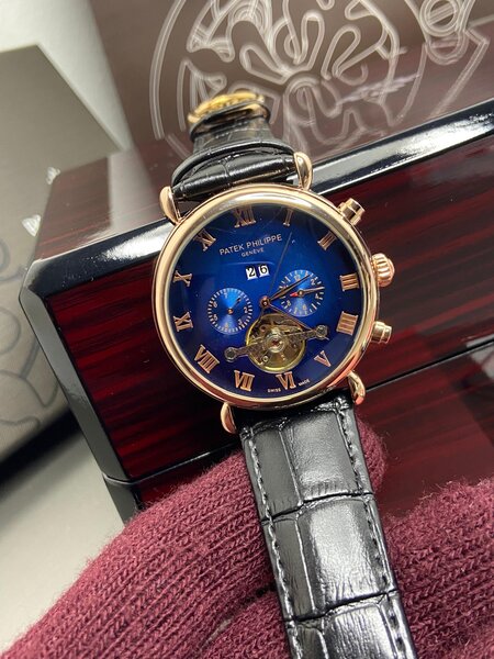 Elegant Patek Philippe Nautilus Watch For Gents