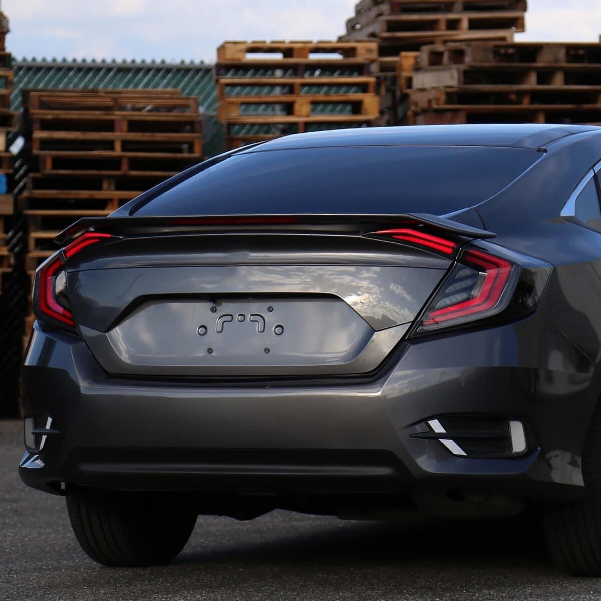 Honda civic 2018 Tail lights w/Trunk light available.