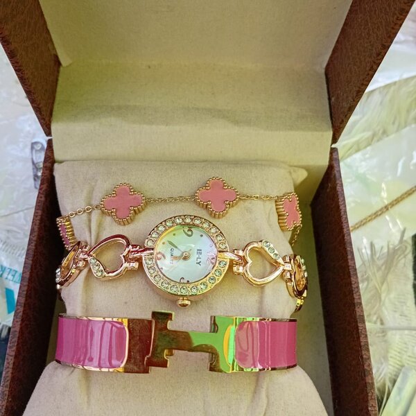 Montre et bracelets élégants