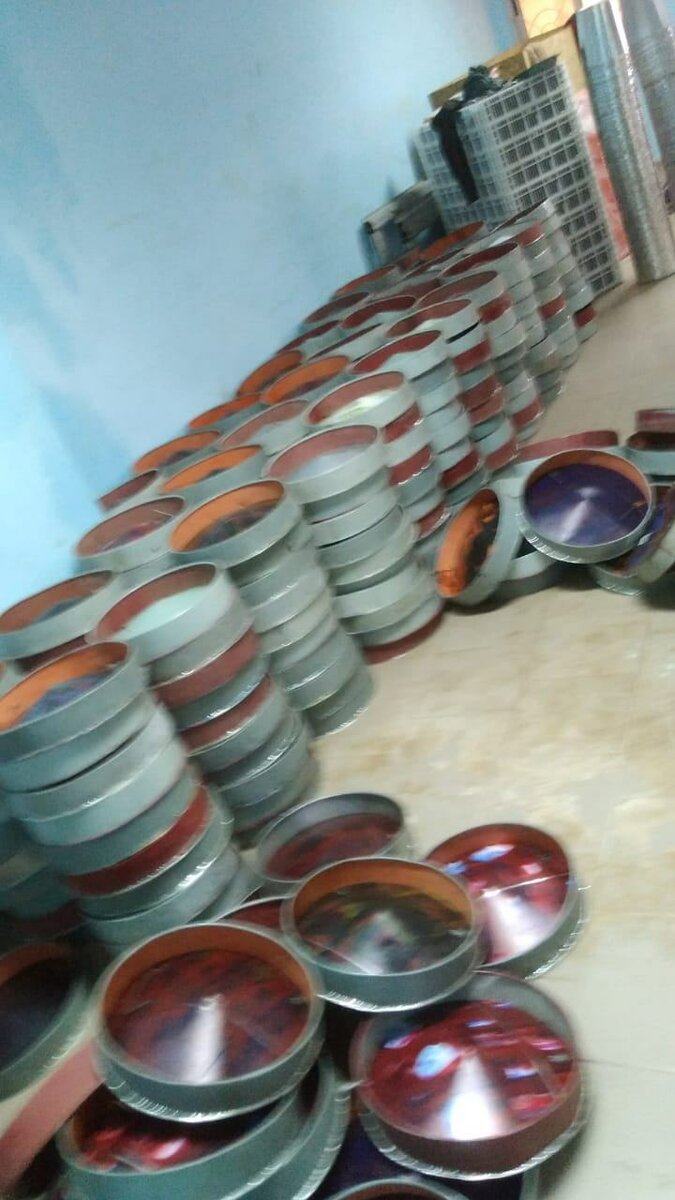 Mangeoire en métal pour volaille