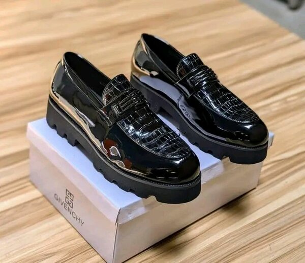 Chaussures Gucci en cuir brillant