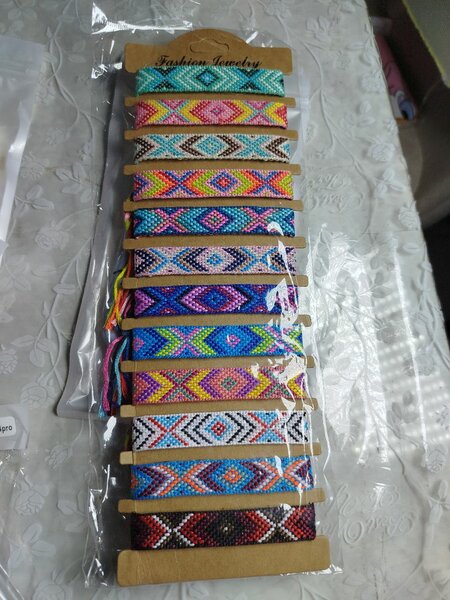 12Bracelets en perles colorées