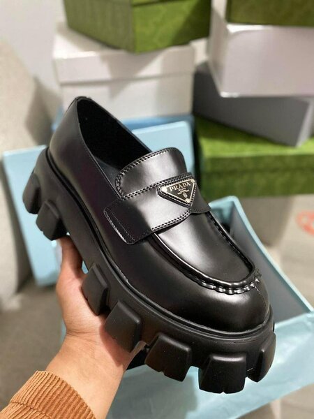 Mocassins Prada en cuir