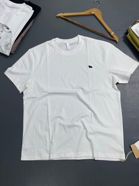 T-shirt en coton minimaliste