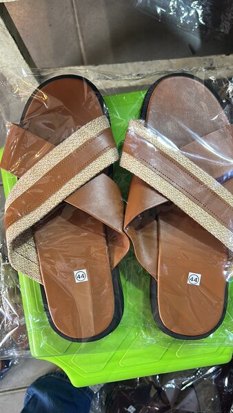 Sandales en cuir croisées