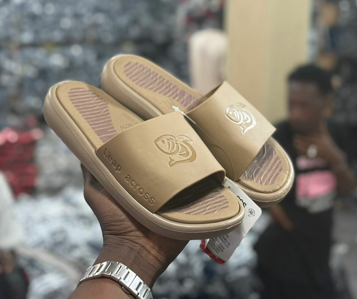 Jeans en denim avec croix