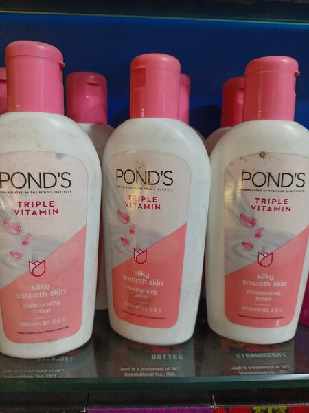 POND'S Triple Vitamin Lotoin 200ml