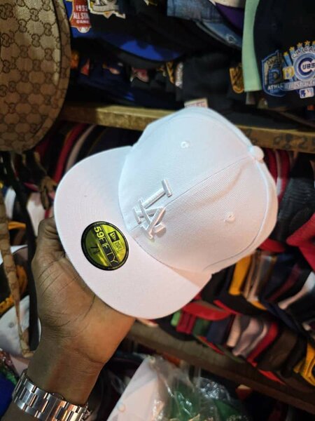 Casquette blanche stylée