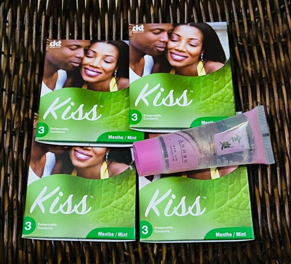 12 préservatifs + 1 lubrifiant