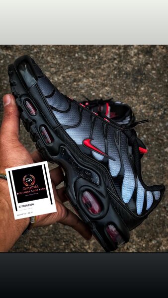 Basket Nike tn authentique avec sa boîte