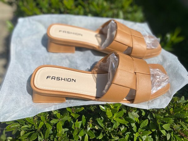 Ladies easy wear sandals