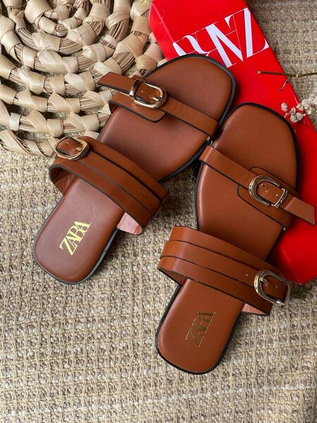 Sandales marron en cuir Zara