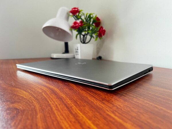 DELL XPS 9350 CORE I5 256GB 8GB