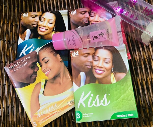 12 préservatifs + lubrifiant