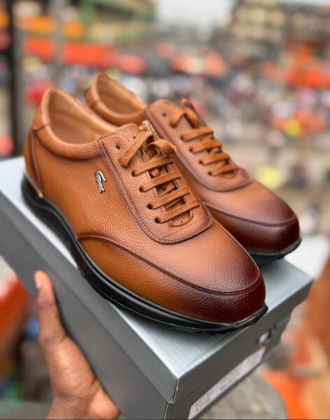 Lacoste pour les hommes disponibles